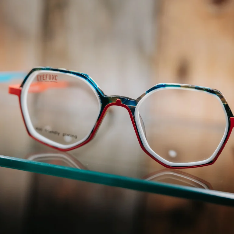 Instagram post from gcl_optometristas. This post is in position 3.